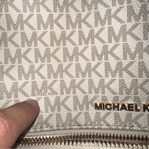 Michael Kors Rhea Zip Medium Vanilla backpack main image 4